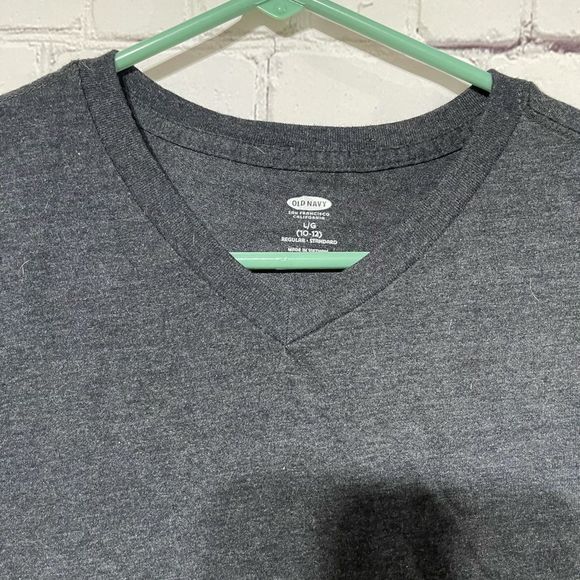 Old Navy Charcoal V-neck Wardrobe Staple - Picture 3 of 8